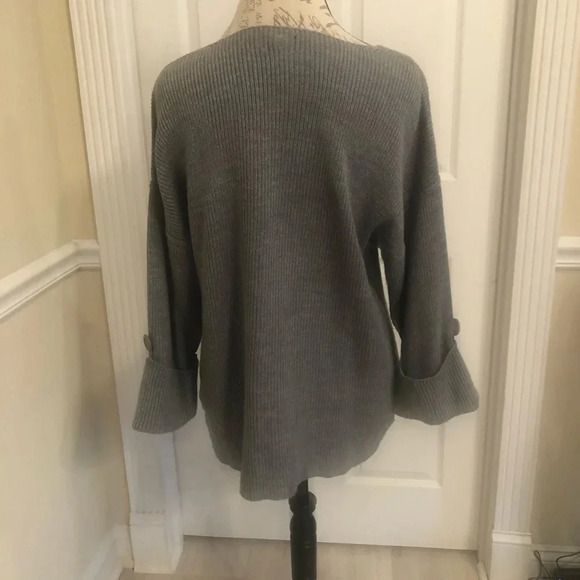 - Ana gray sweater - Picture 2 of 3